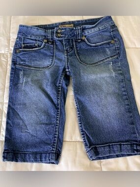 YMI Y2K low rise jean shorts mid length denim 2000’s medium wash stretch size 3